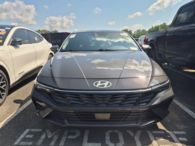 Used 2024 Hyundai Elantra Limited FWD image 3