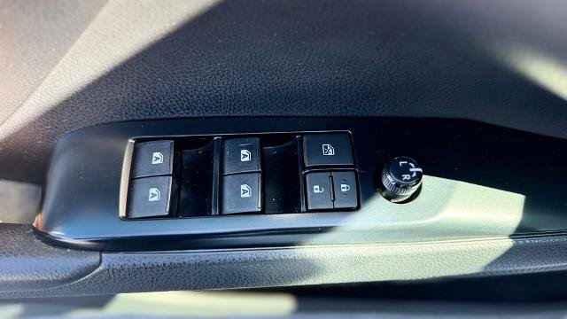Used 2019 Toyota Camry SE w/ Carpet Mat Package FWD image 20