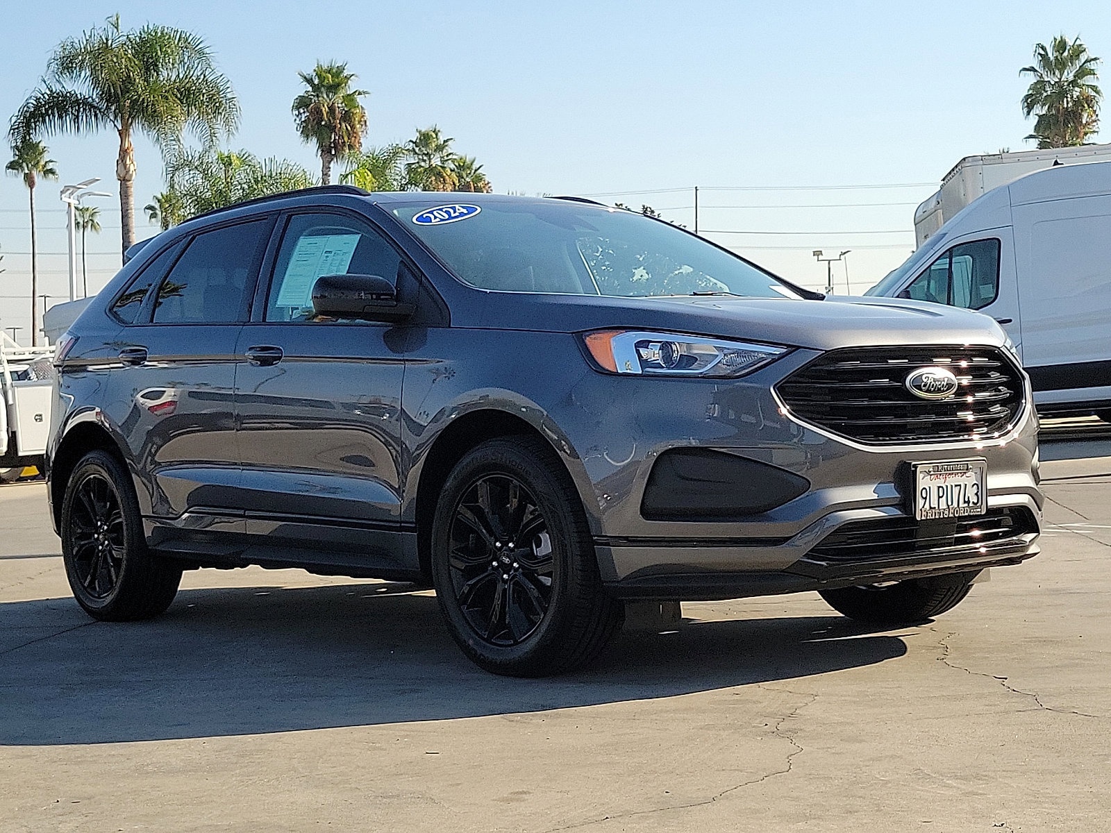 Certified 2024 Ford Edge SE w/ Black Appearance Package image 3