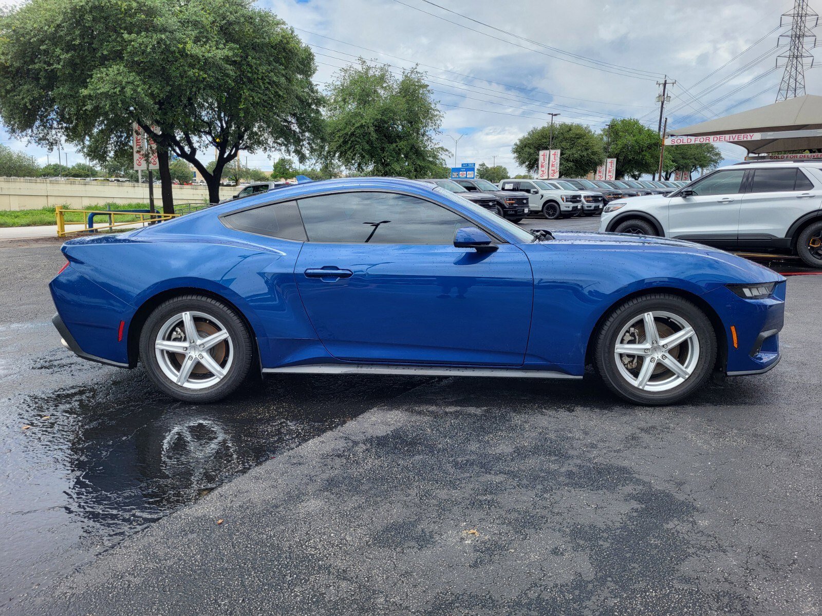 Certified 2024 Ford Mustang Coupe RWD image 2