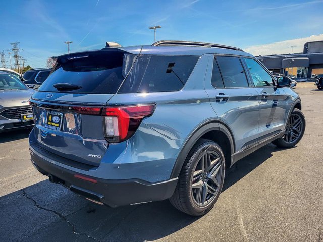 Certified 2025 Ford Explorer ST-Line w/ Premium Package AWD/4WD image 10