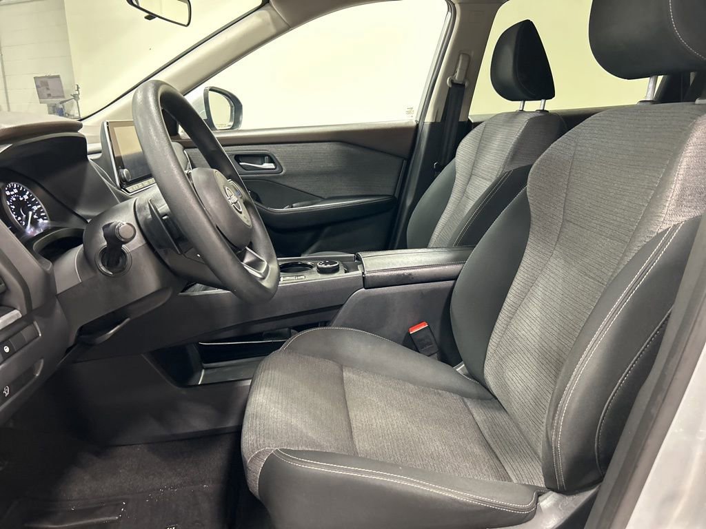 Used 2023 Nissan Rogue SV image 10