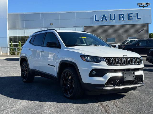 Used 2025 Jeep Compass Latitude w/ Convenience Group AWD/4WD image 1
