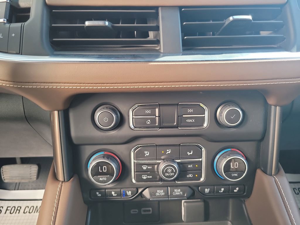 Used 2023 Chevrolet Suburban High Country image 19