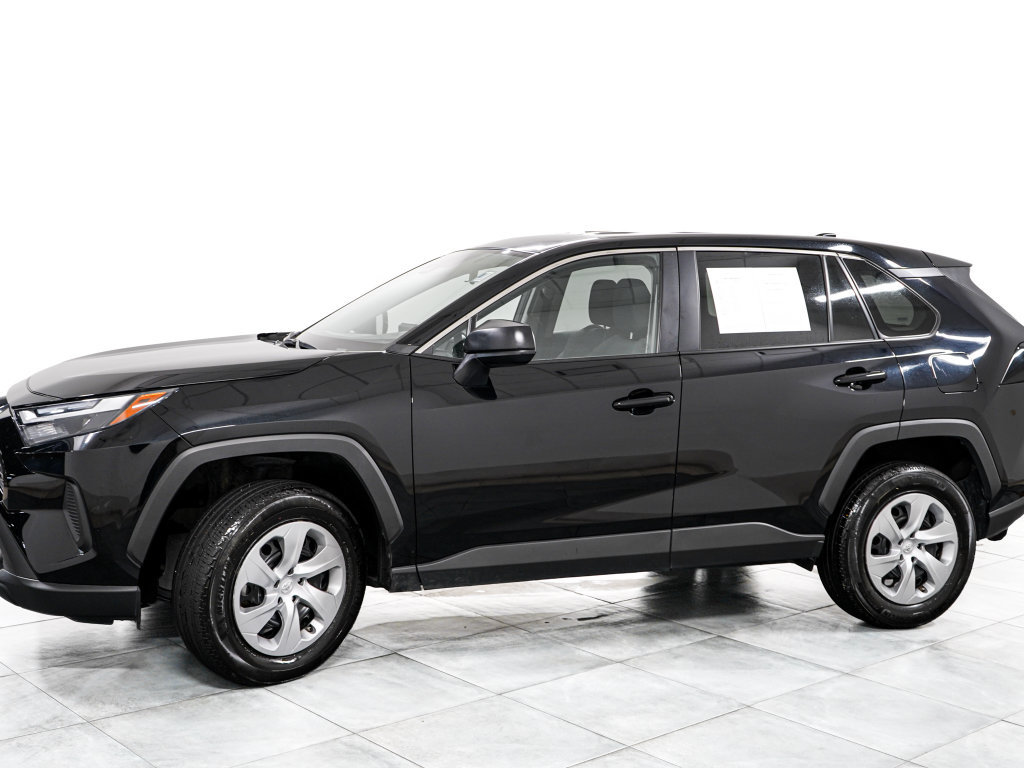 Used 2025 Toyota RAV4 LE AWD/4WD image 4