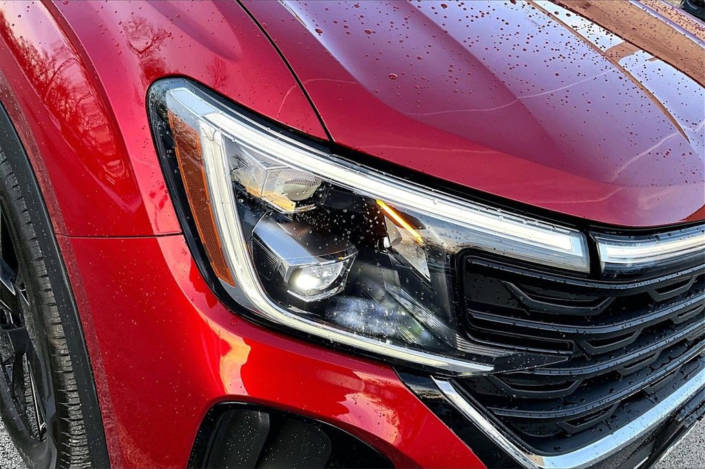 Used 2024 Volkswagen Atlas Cross Sport SE w/ Panoramic Sunroof Package image 28