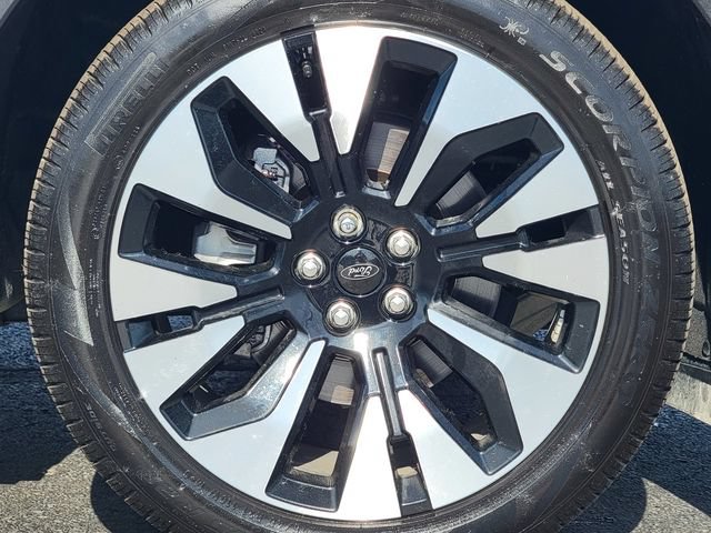 Certified 2025 Ford Explorer Platinum w/ LUX Leather Package AWD/4WD image 17