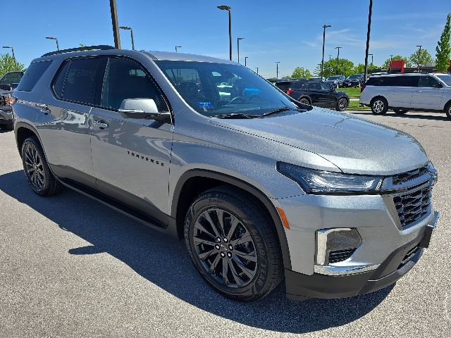 Used 2023 Chevrolet Traverse RS w/ LPO, Floor Liner Package AWD/4WD image 7