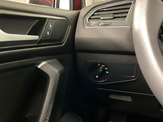 Used 2018 Volkswagen Tiguan S image 19