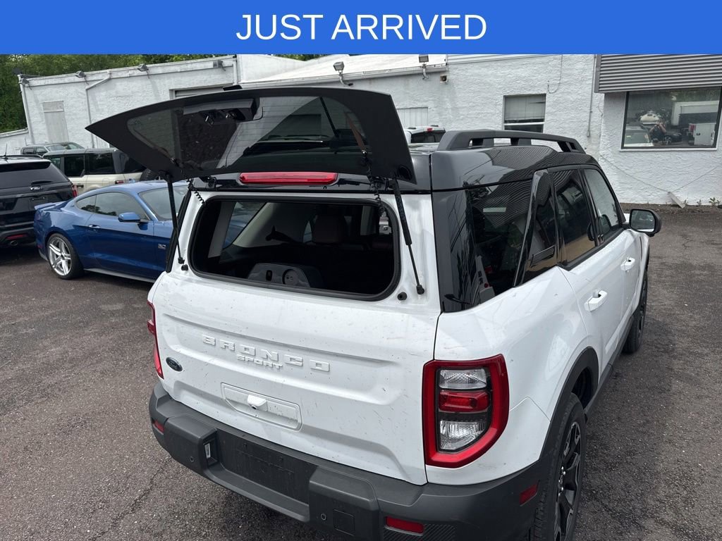Certified 2025 Ford Bronco Sport Outer Banks w/ Outer Banks Tech Package+ AWD/4WD image 40