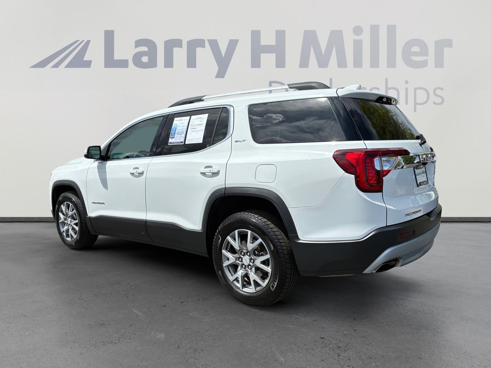 Used 2021 GMC Acadia SLT w/ Preferred Package AWD/4WD image 3