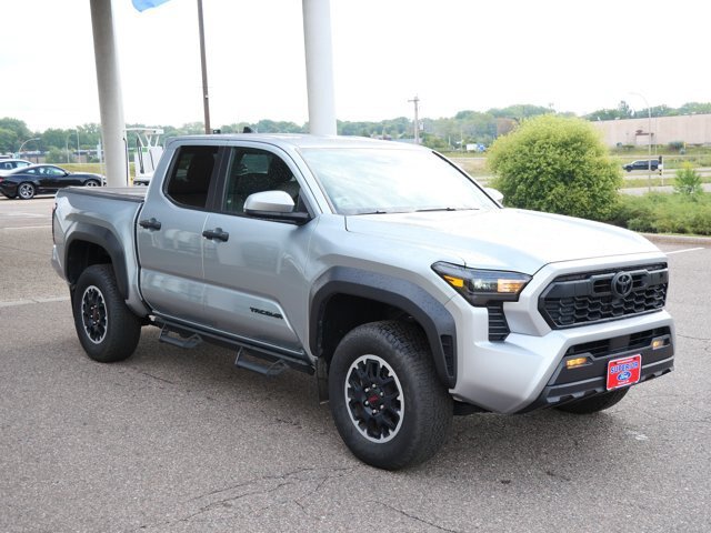 Used 2024 Toyota Tacoma TRD Off-Road AWD/4WD image 3