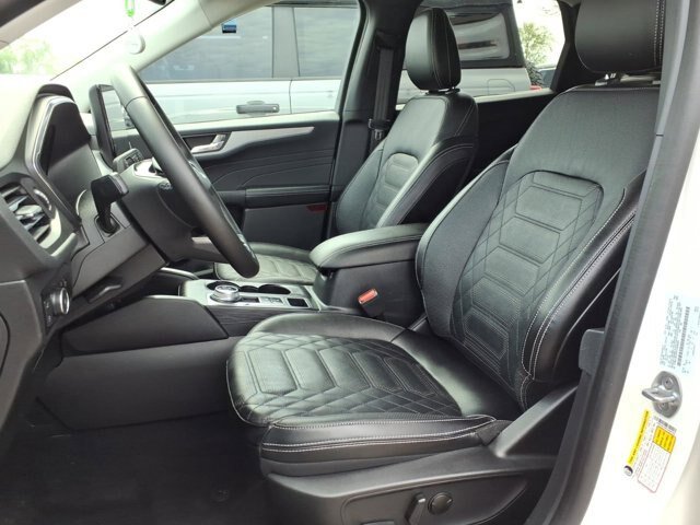 Certified 2023 Ford Escape Platinum w/ Premium Technology Package AWD/4WD image 4