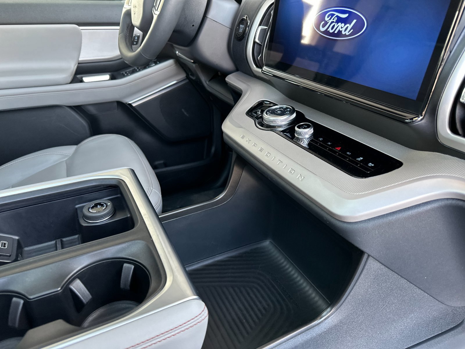 Certified 2025 Ford Expedition Active image 17