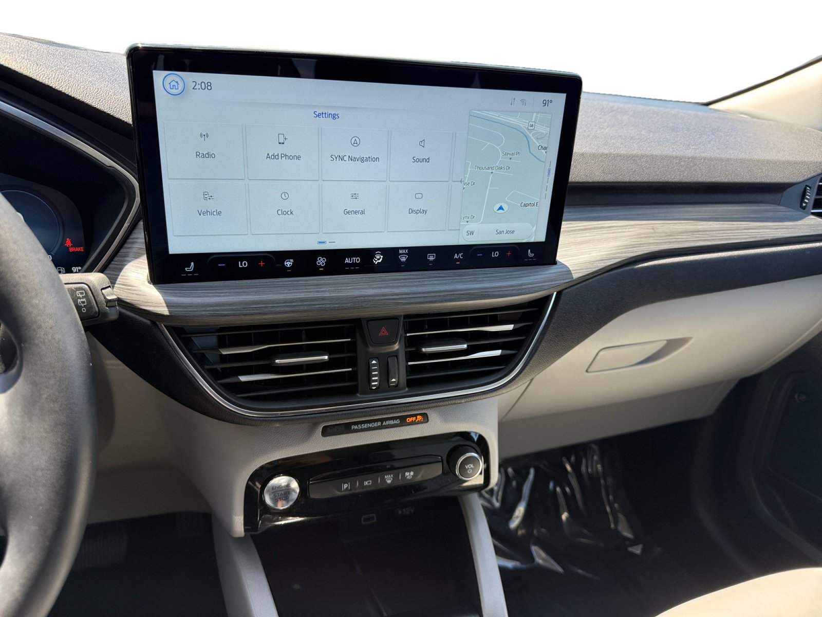 Certified 2025 Ford Escape SE w/ PHEV Premium Package FWD image 12