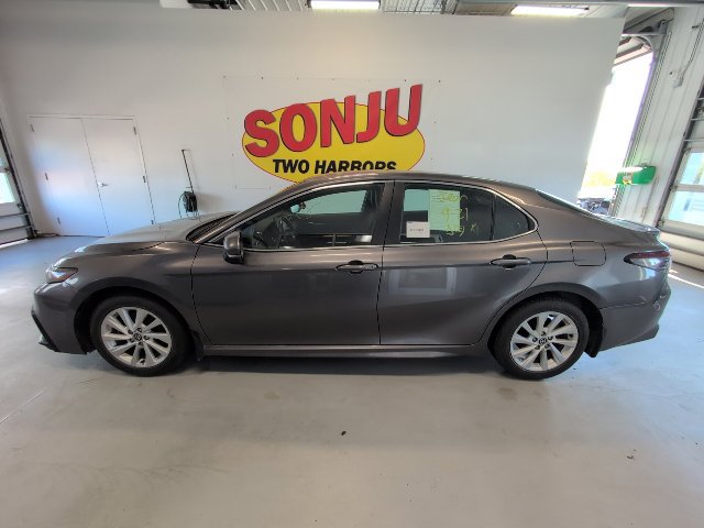 Used 2024 Toyota Camry SE FWD image 2