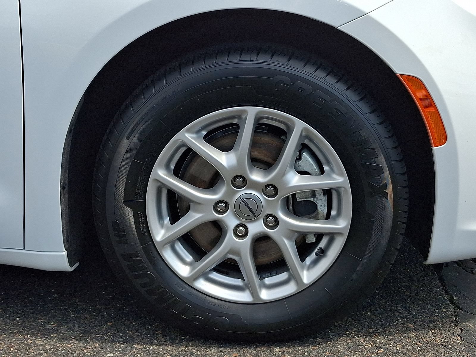 Used 2023 Chrysler Pacifica Touring-L FWD image 9
