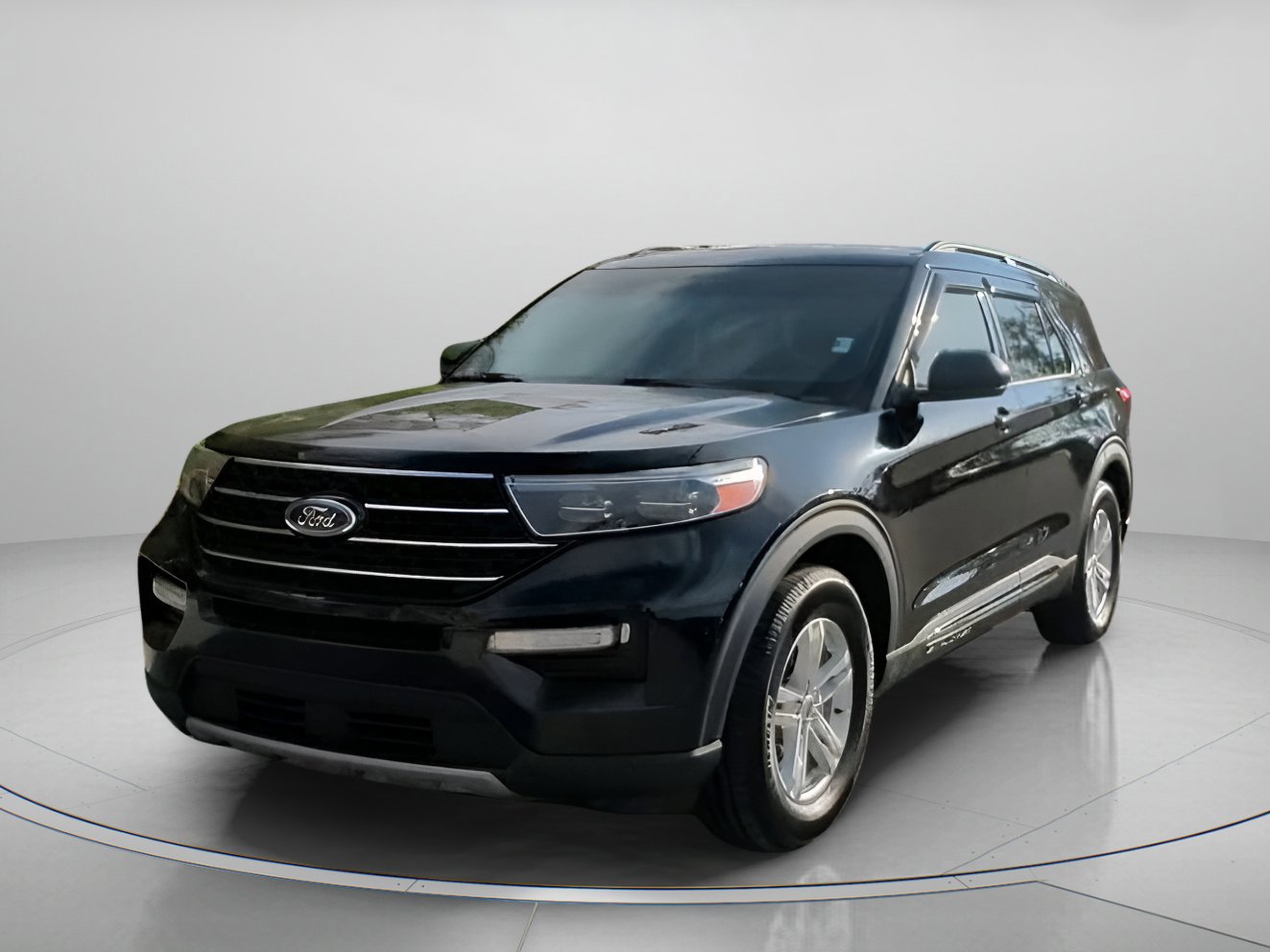 Certified 2022 Ford Explorer XLT w/ Equipment Group 202A image 3