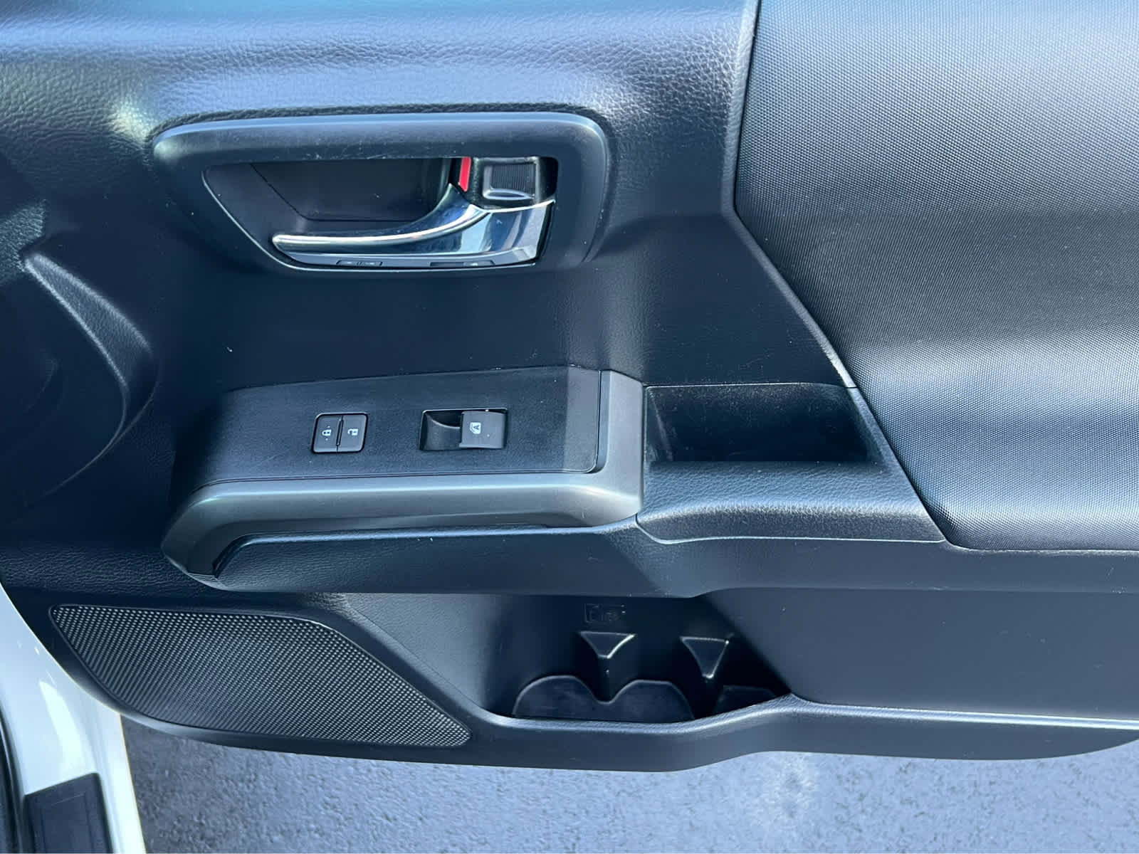 Used 2019 Toyota Tacoma TRD Sport w/ Technology Package AWD/4WD image 18