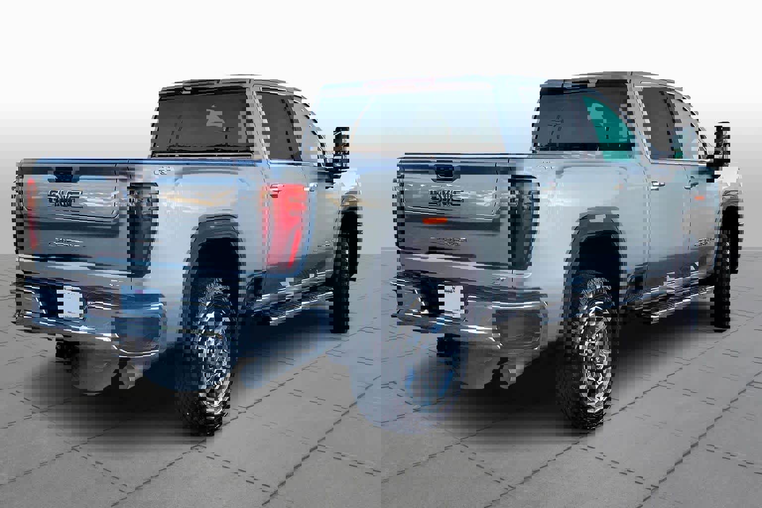 Used 2025 GMC Sierra 2500 SLT w/ SLT Convenience Package image 3