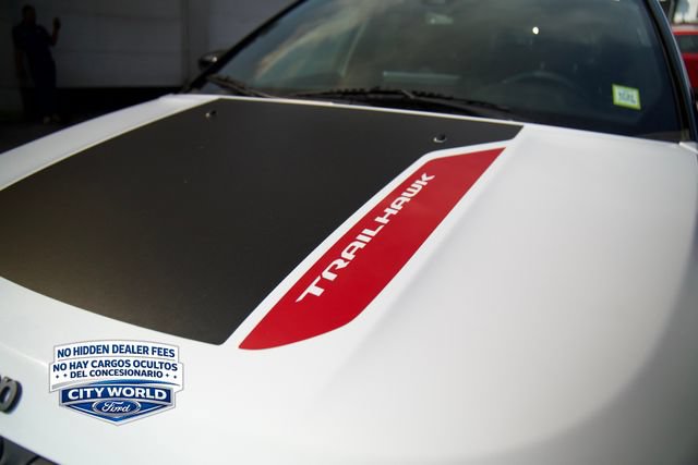 Used 2025 Jeep Compass Trailhawk AWD/4WD image 8