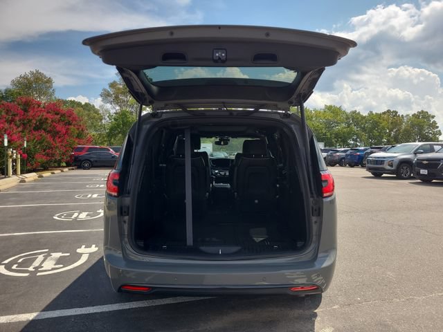 Used 2025 Chrysler Pacifica Limited FWD image 15
