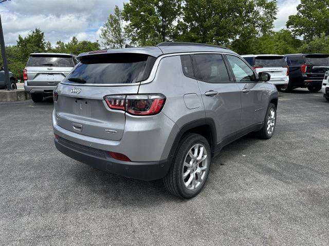 Used 2023 Jeep Compass Latitude w/ Sun and Sound Group AWD/4WD image 6