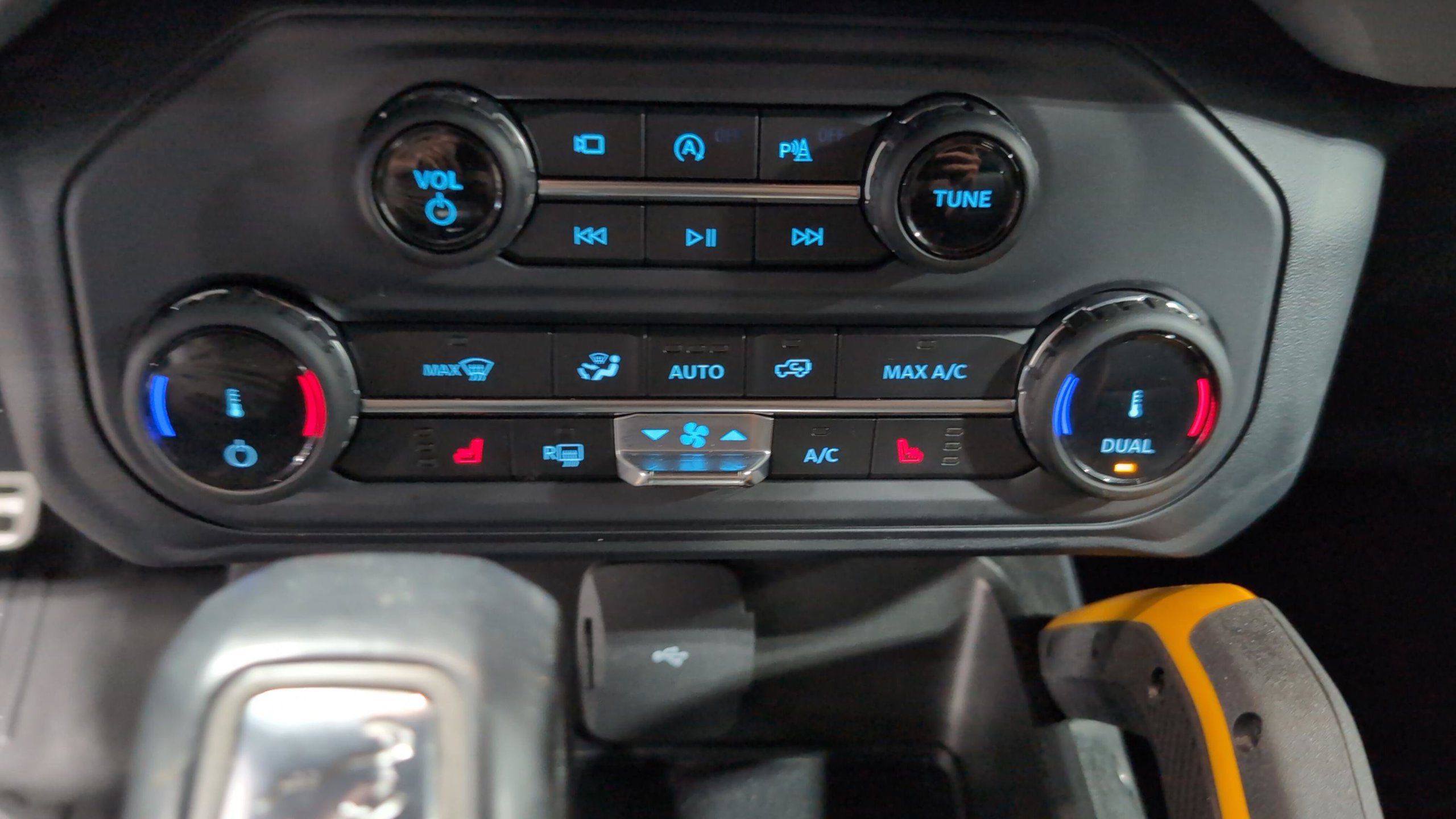 Certified 2022 Ford Bronco Badlands w/ Sasquatch Package AWD/4WD image 25