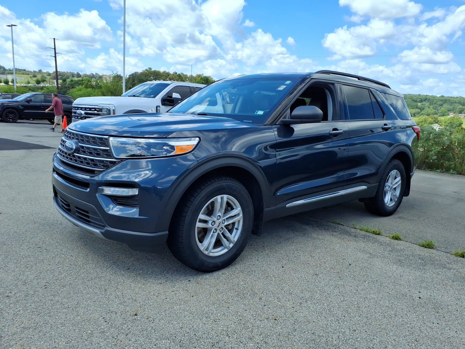 Certified 2022 Ford Explorer XLT w/ Equipment Group 202A AWD/4WD image 2