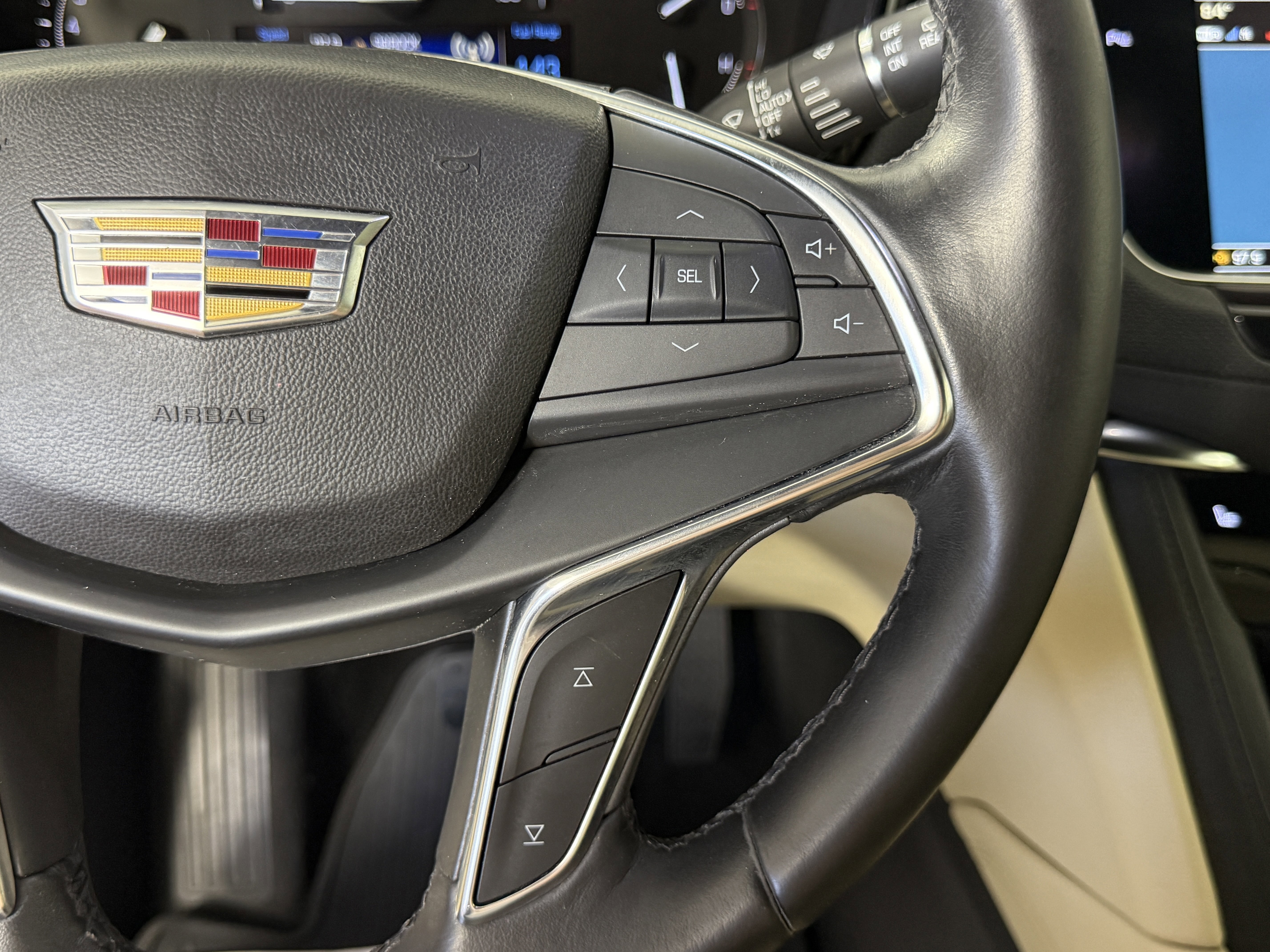 Used 2018 Cadillac XT5 Luxury w/ Driver Awareness Package image 26