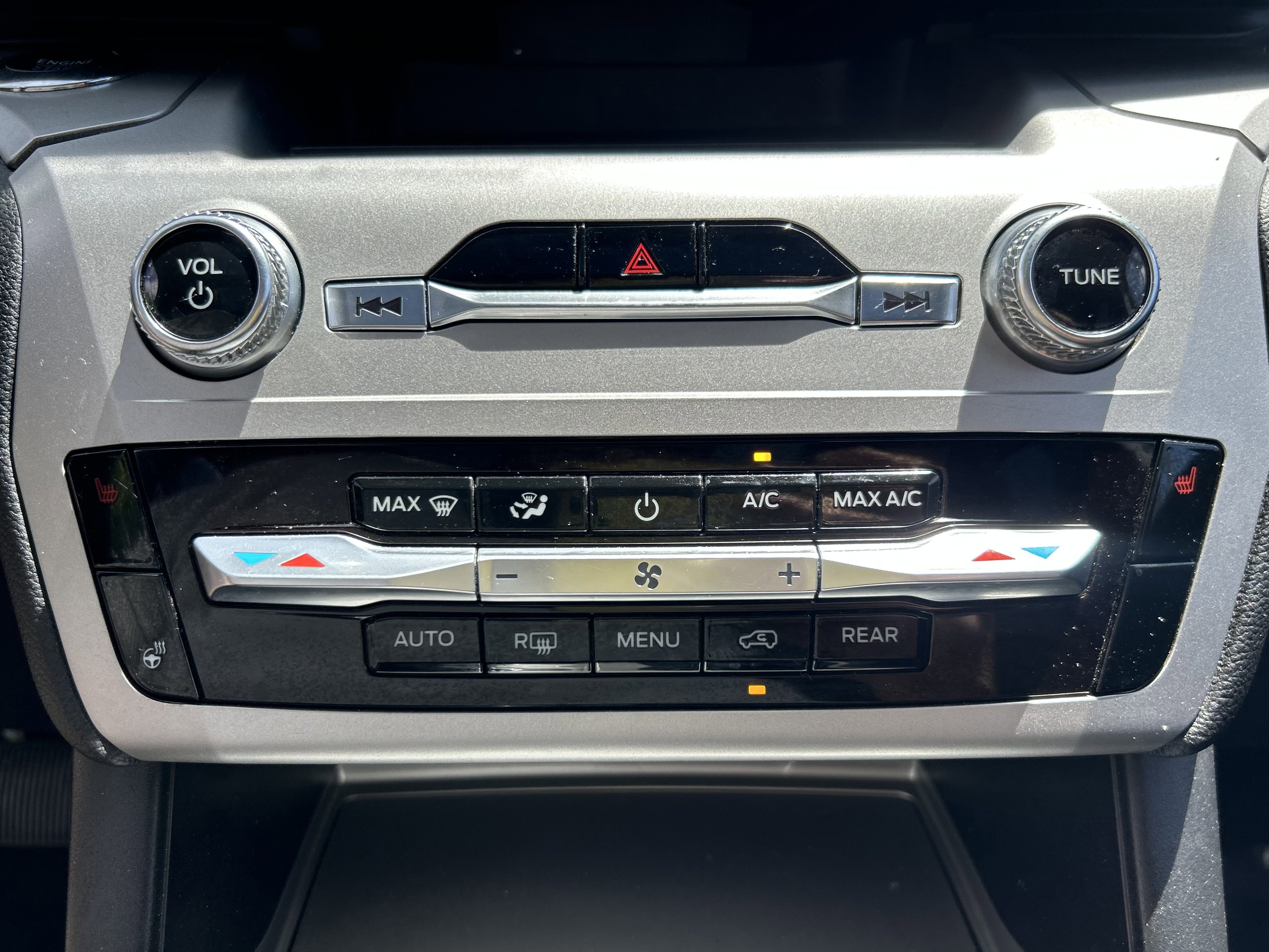 Certified 2022 Ford Explorer XLT w/ Equipment Group 202A image 22