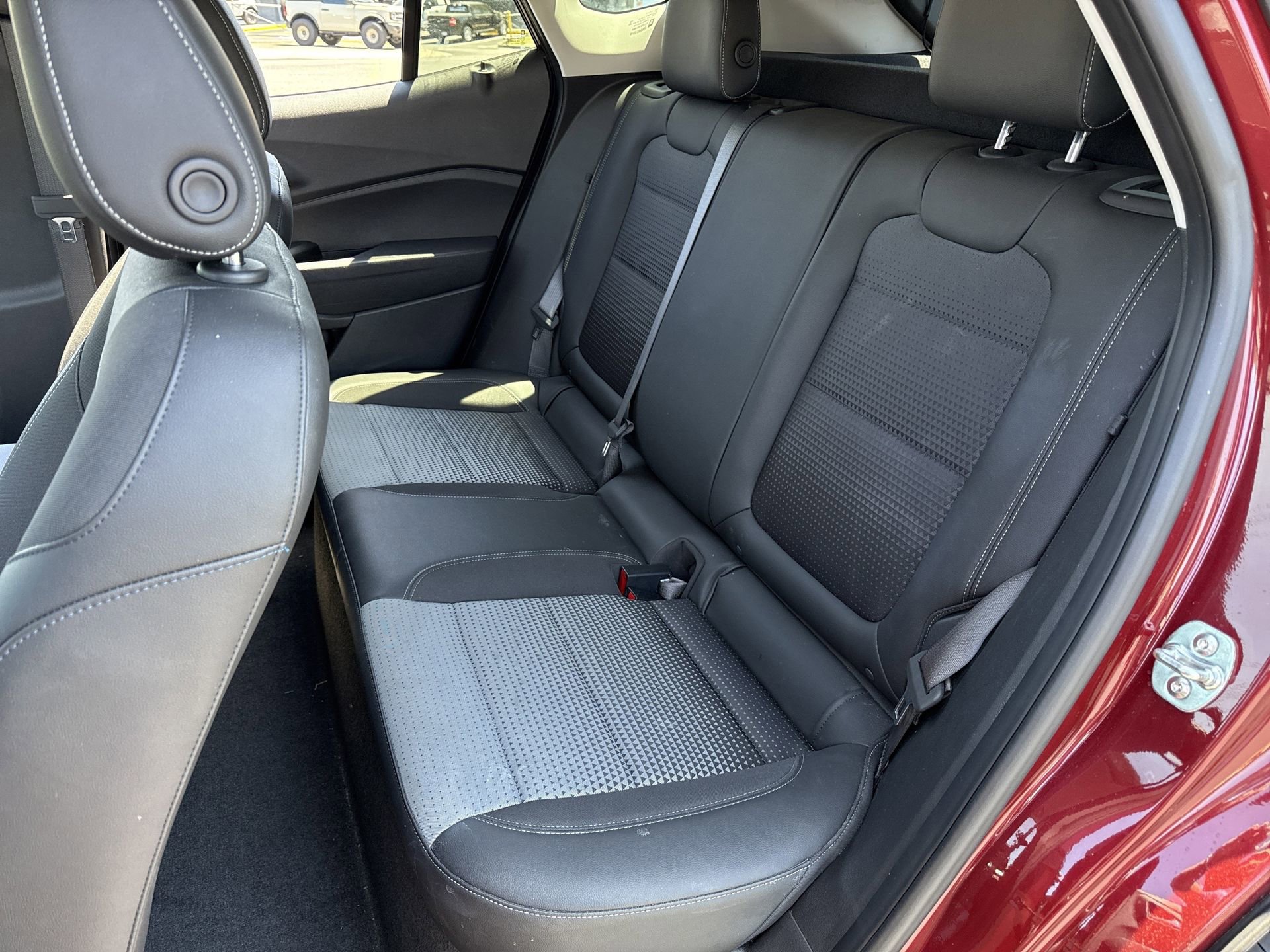 Used 2025 Chevrolet Trax LT w/ LT Convenience Package FWD image 16