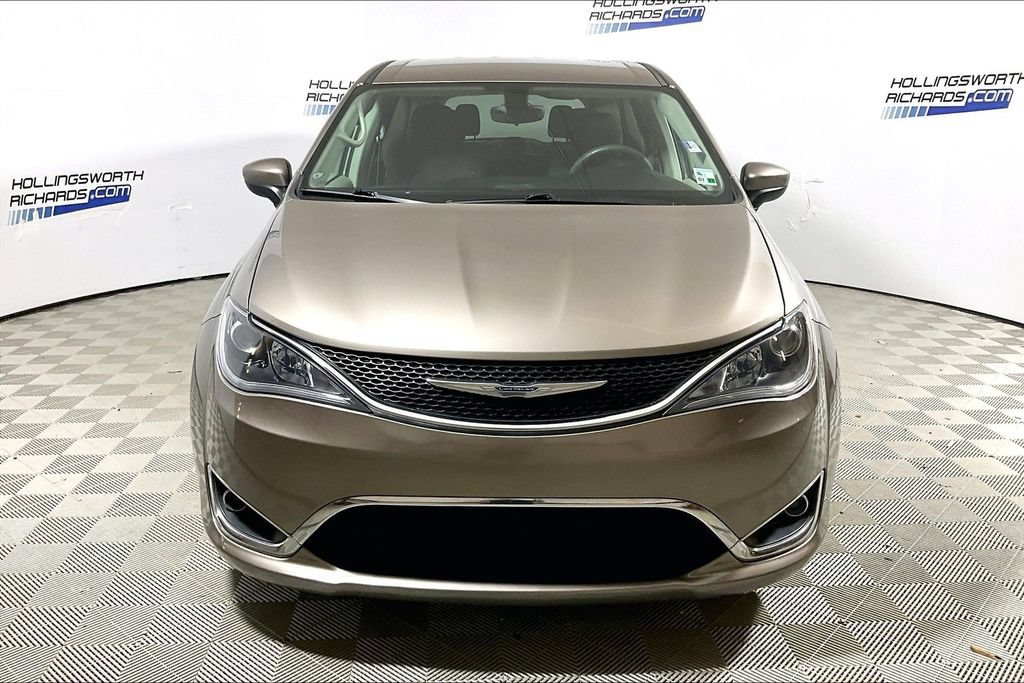 Used 2017 Chrysler Pacifica Touring Plus w/ Tire & Wheel Group FWD image 2