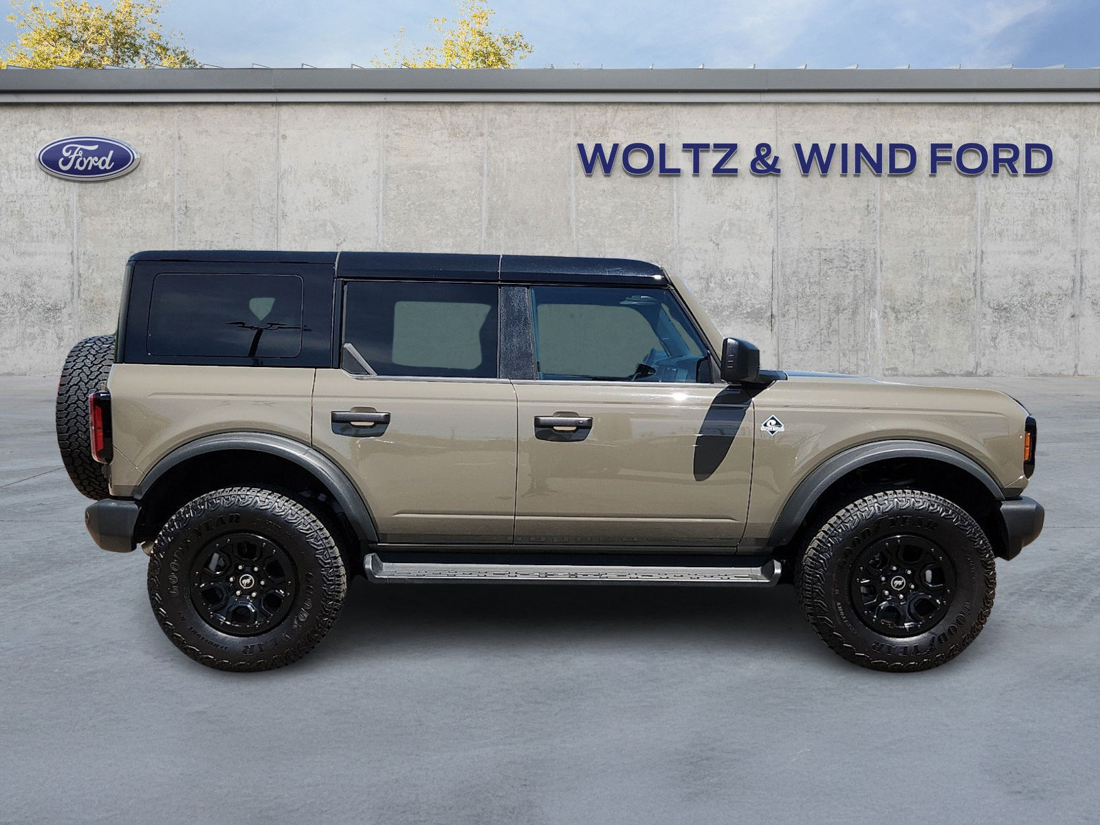 Certified 2025 Ford Bronco Outer Banks w/ Sasquatch Package AWD/4WD image 7