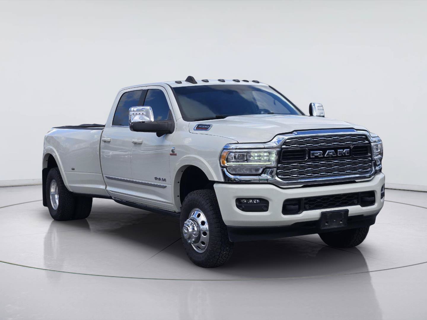 Used 2024 RAM 3500 Limited AWD/4WD image 3