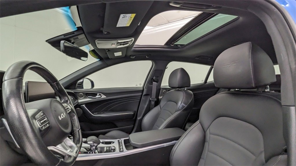 Used 2023 Kia Stinger GT2 image 3