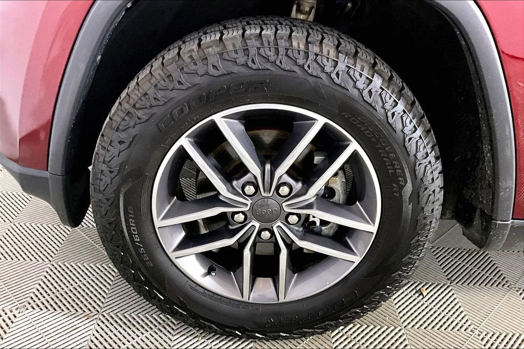 Used 2020 Jeep Grand Cherokee Limited AWD/4WD image 7