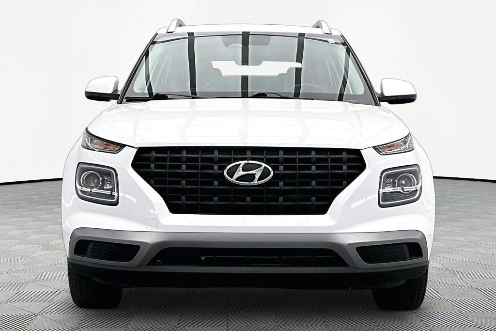 Used 2024 Hyundai Venue Limited FWD image 3