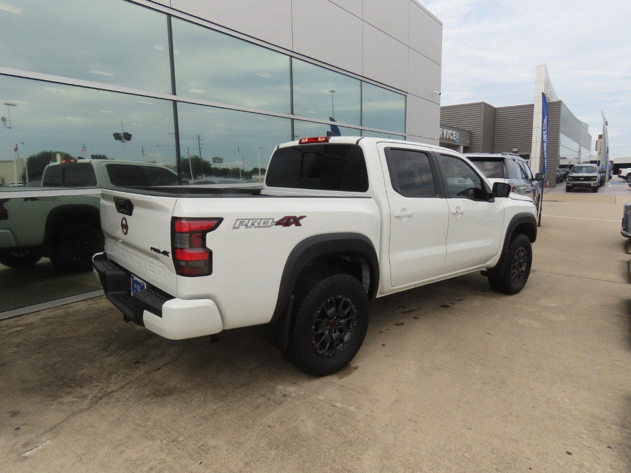 Used 2023 Nissan Frontier PRO-4X w/ Pro-4X Premium Package AWD/4WD image 11