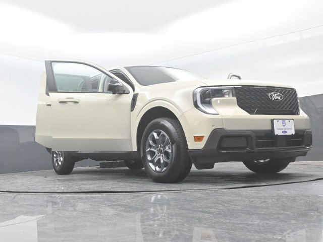 Certified 2025 Ford Maverick Lariat w/ Black Appearance Package AWD/4WD image 29