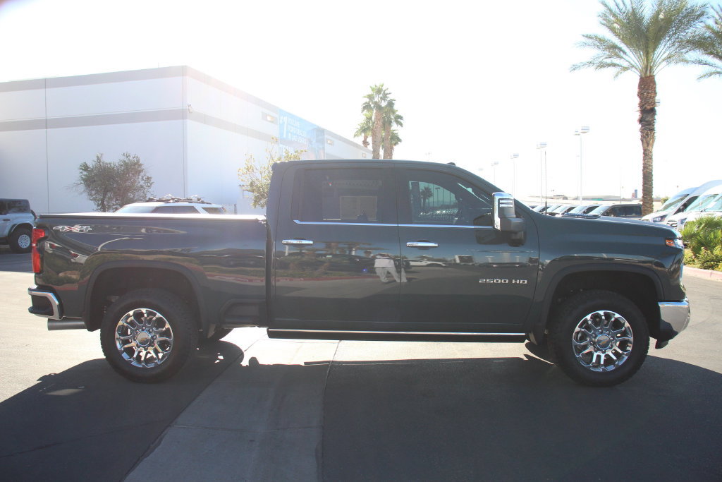 Used 2025 Chevrolet Silverado 2500 LTZ w/ LTZ Premium Package AWD/4WD image 9
