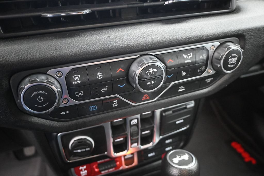 Used 2024 Jeep Wrangler Unlimited AWD/4WD image 16
