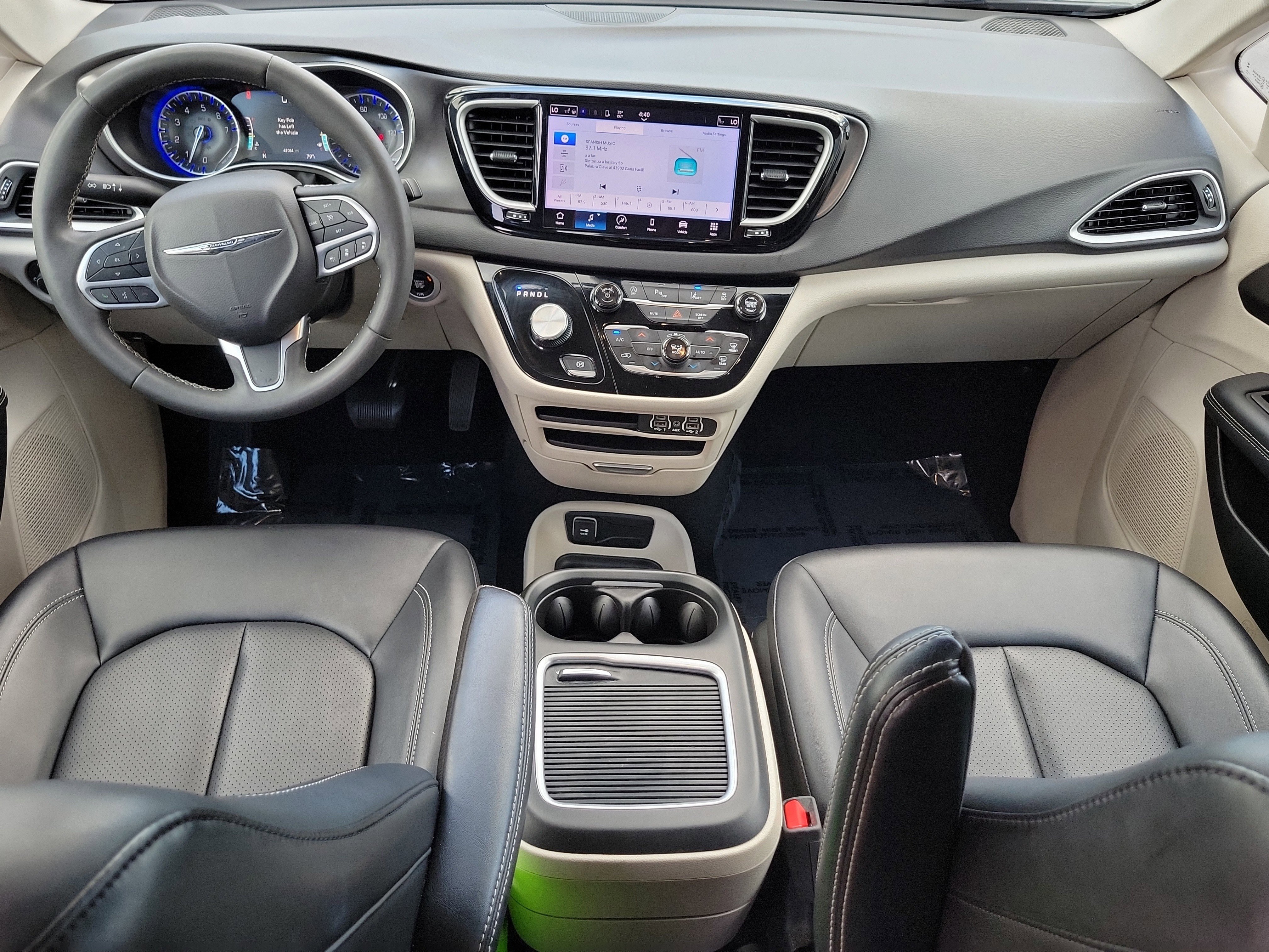 Used 2024 Chrysler Pacifica Touring-L FWD image 14