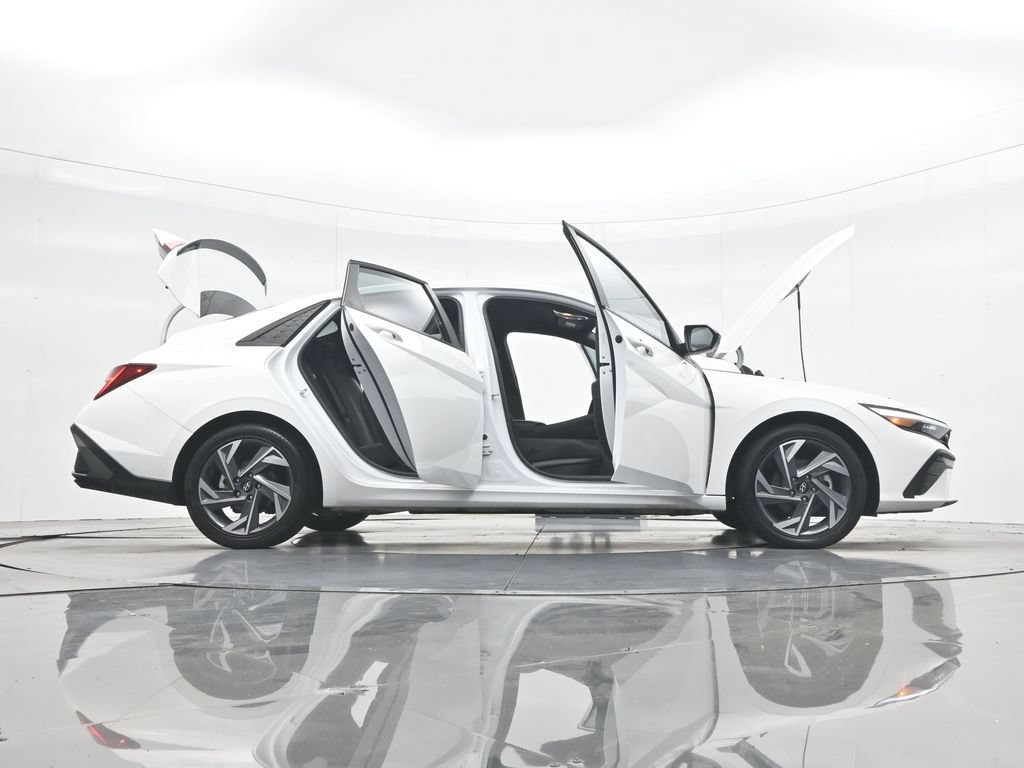 Used 2025 Hyundai Elantra SEL FWD image 51