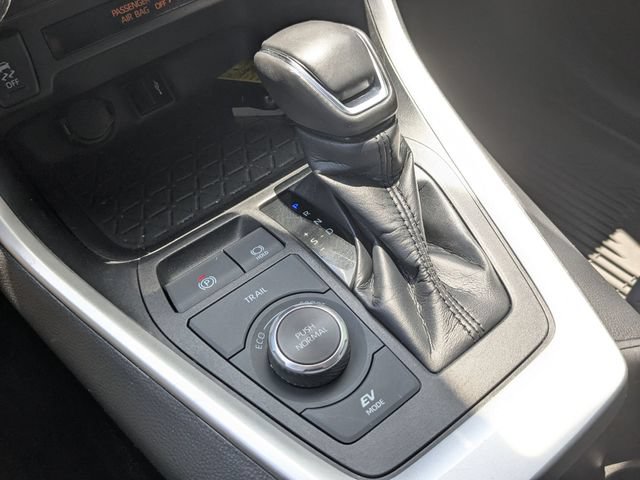 Used 2022 Toyota RAV4 XLE Premium AWD/4WD image 19