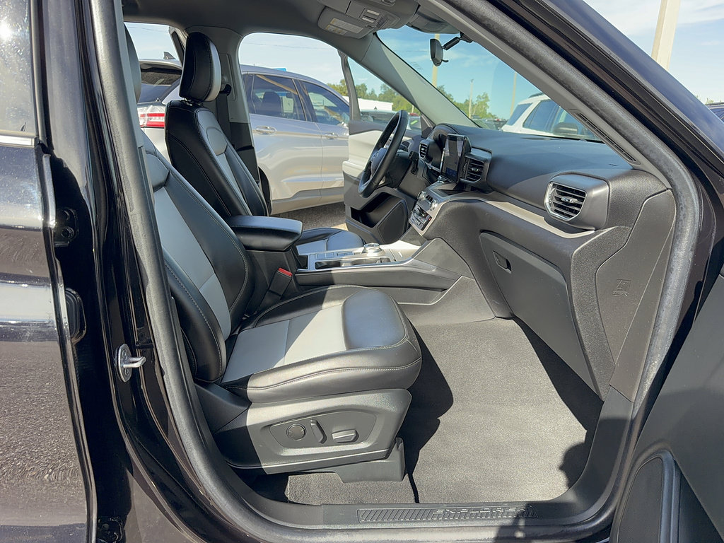 Certified 2024 Ford Explorer XLT w/ Equipment Group 202A RWD image 14