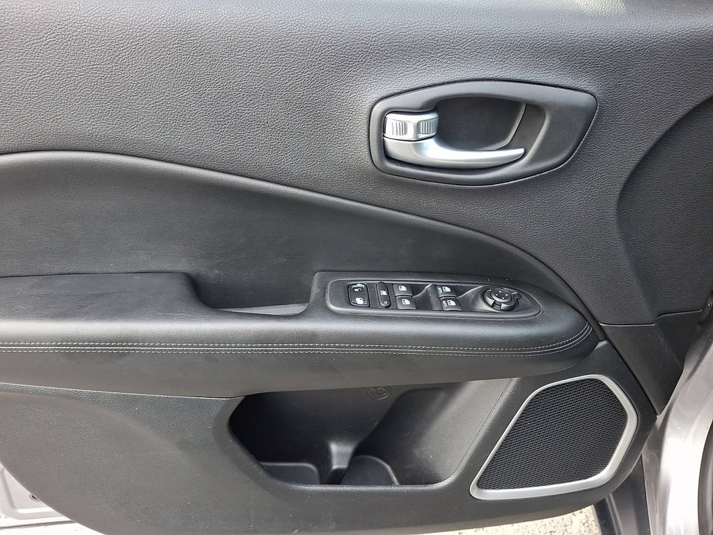 Used 2019 Jeep Compass Latitude AWD/4WD image 12