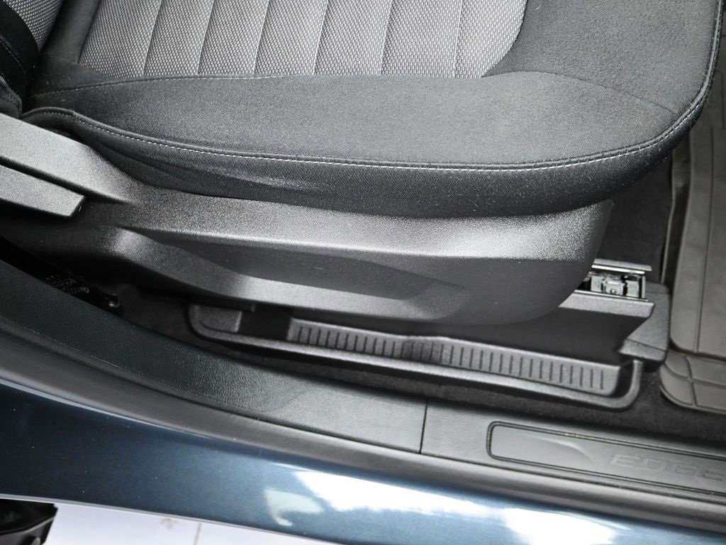 Certified 2022 Ford Edge SE w/ Black Appearance Package image 51