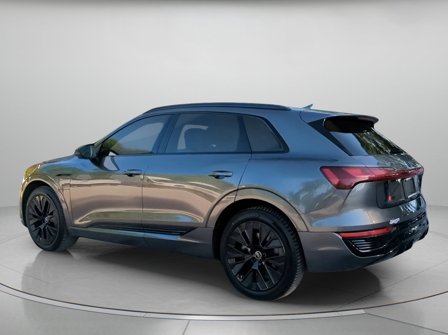 Used 2024 Audi Q8 e-tron Prestige AWD/4WD image 19