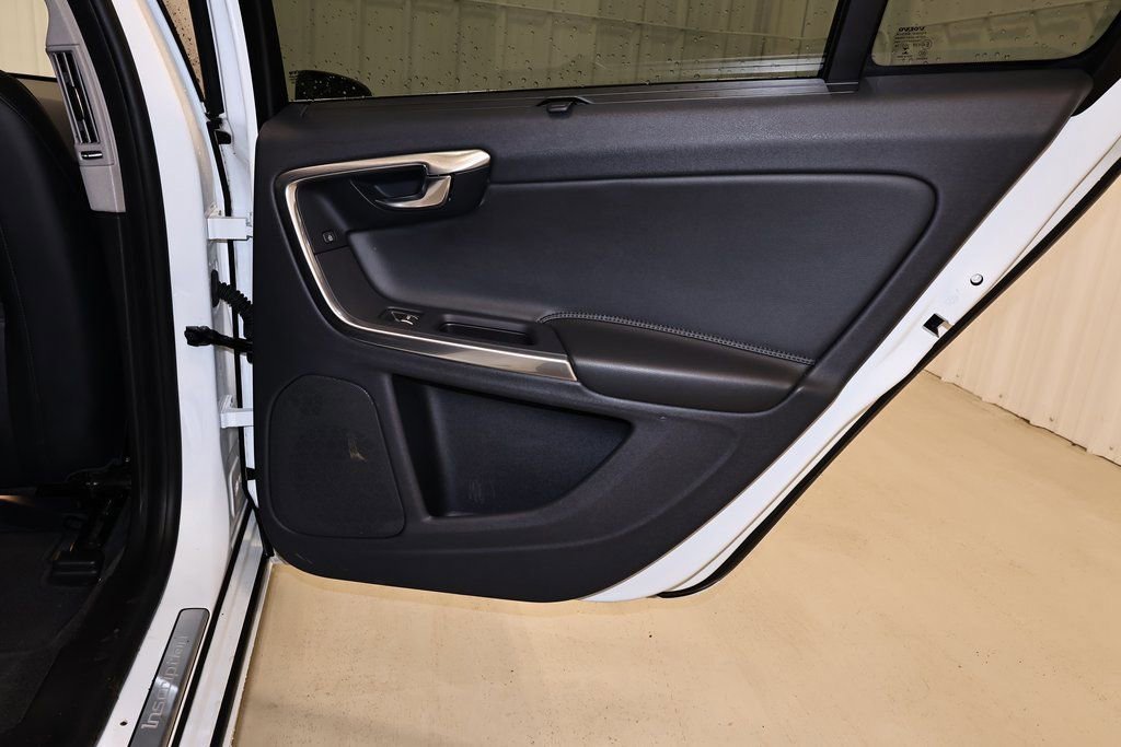 Used 2017 Volvo S60 T5 Inscription image 21